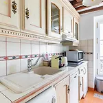 Guestready - Chic & Central Paris Hideaway For 2