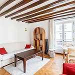 Guestready - Chic & Central Paris Hideaway For 2